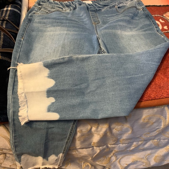 Light color jean with white bottom - Picture 2 of 4